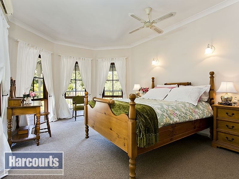 16 Wollundry Place, The Gap QLD 4061