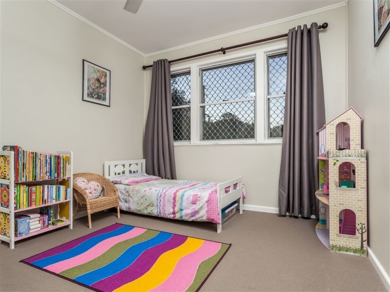 18 Coleridge Street, Stafford Heights QLD 4053