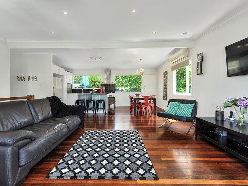 6 Bunora Avenue, Ferny Hills QLD 4055