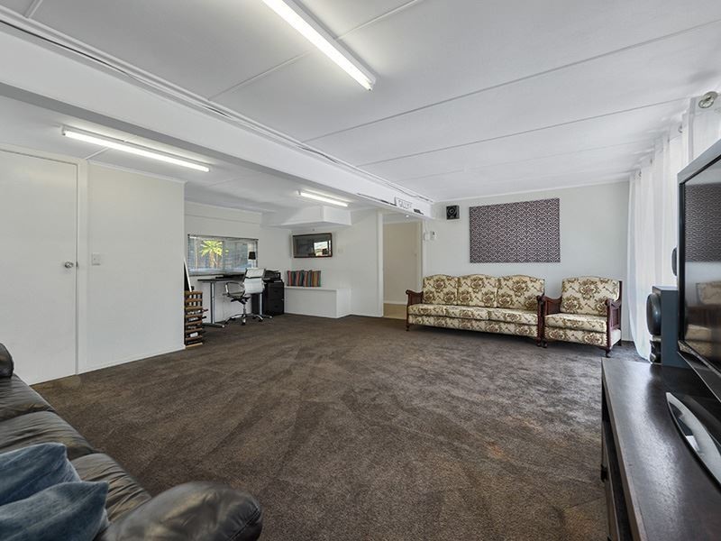 6 Bunora Avenue, Ferny Hills QLD 4055