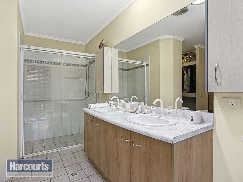 33 Montrose Place, The Gap QLD 4061