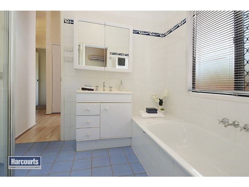 27 Caesar Road, Ferny Hills QLD 4055