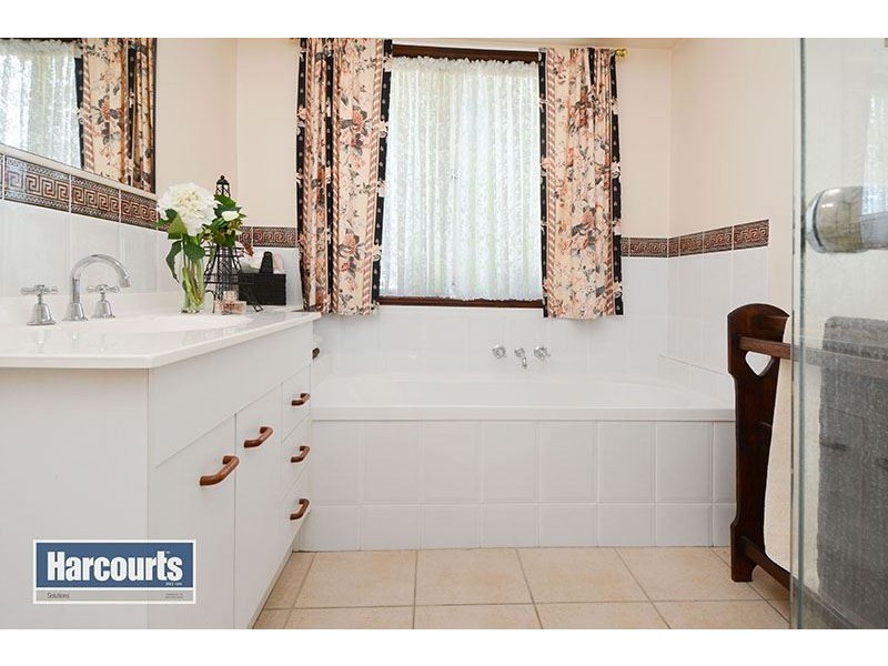 1 Woodvale Court, Everton Hills QLD 4053