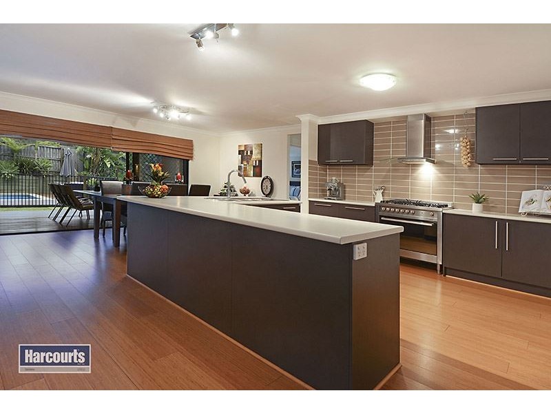 16 Cassinia Court, Eatons Hill QLD 4037