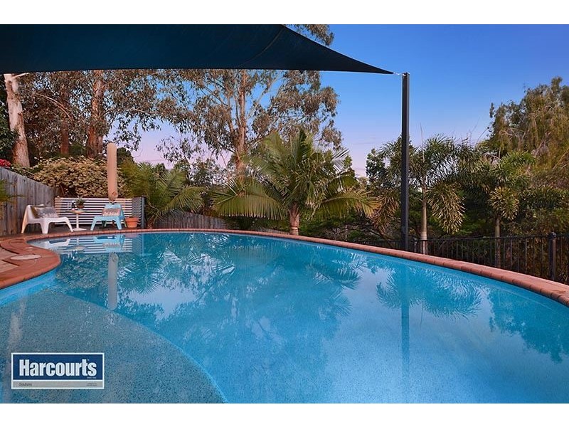 6 Bluewood Court, Ferny Hills QLD 4055