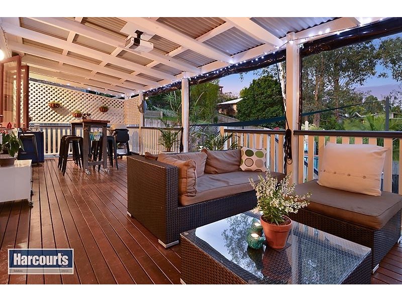 6 Bluewood Court, Ferny Hills QLD 4055