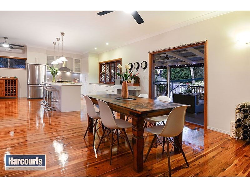 6 Bluewood Court, Ferny Hills QLD 4055