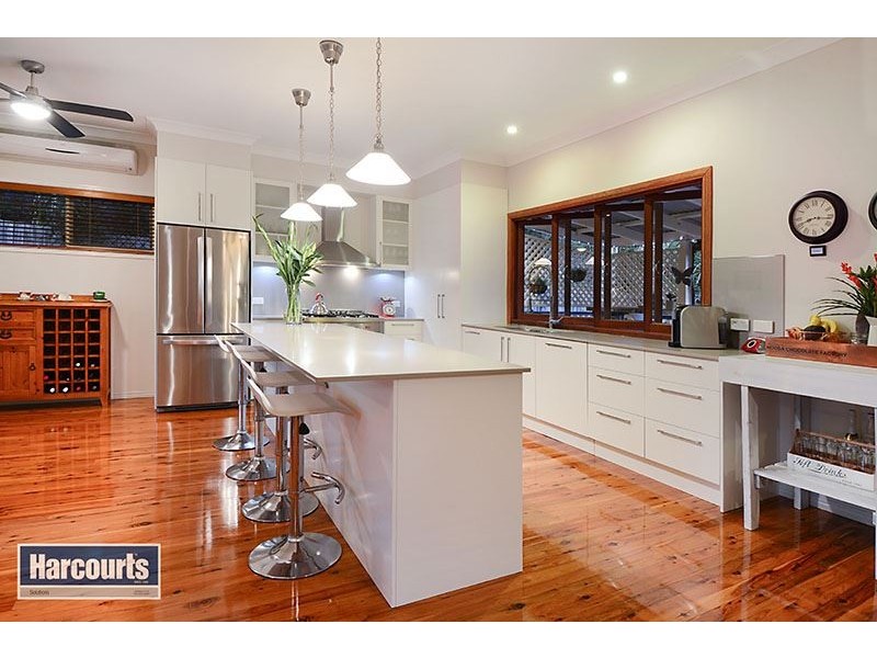 6 Bluewood Court, Ferny Hills QLD 4055