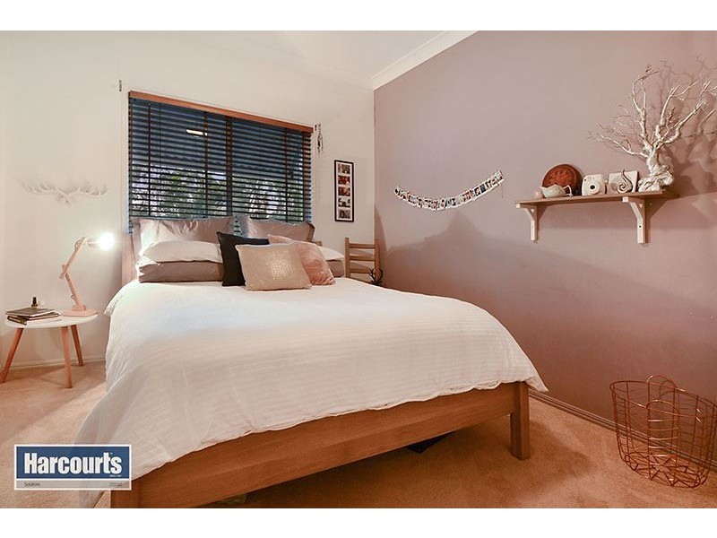 6 Bluewood Court, Ferny Hills QLD 4055