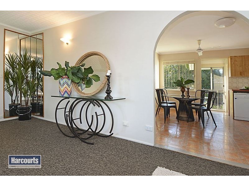 20 Leawarra Crescent, Ferny Hills QLD 4055