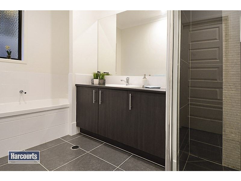 11 Colvillea Court, Everton Hills QLD 4053