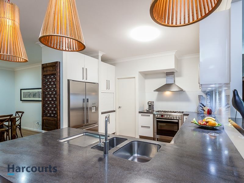 27 Cienna Place, Bridgeman Downs QLD 4035