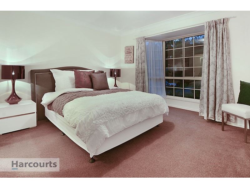 16 Cranwood Court, Ferny Hills QLD 4055