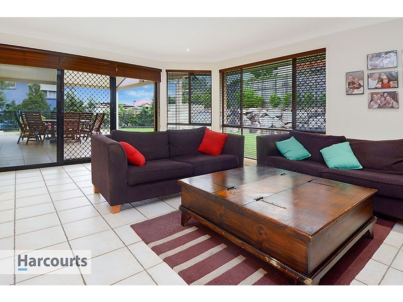 3 Davidson Close, Arana Hills QLD 4054