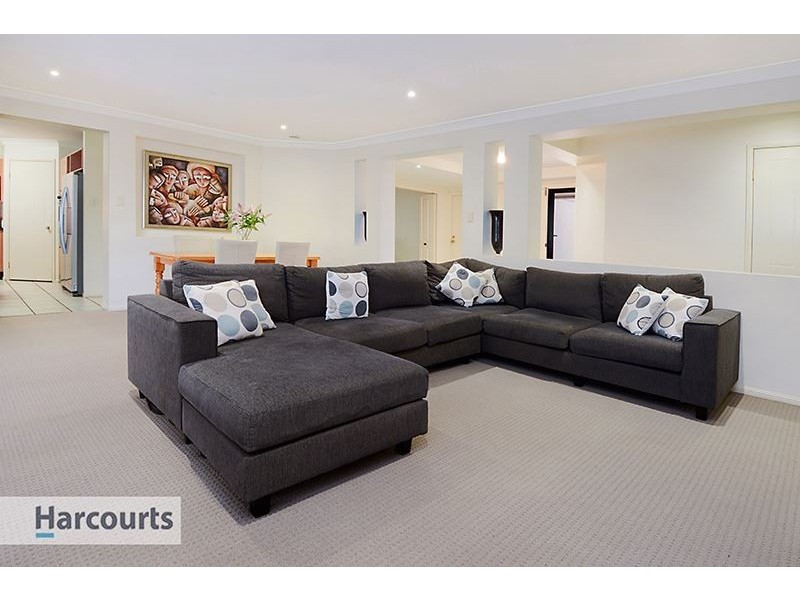 3 Davidson Close, Arana Hills QLD 4054