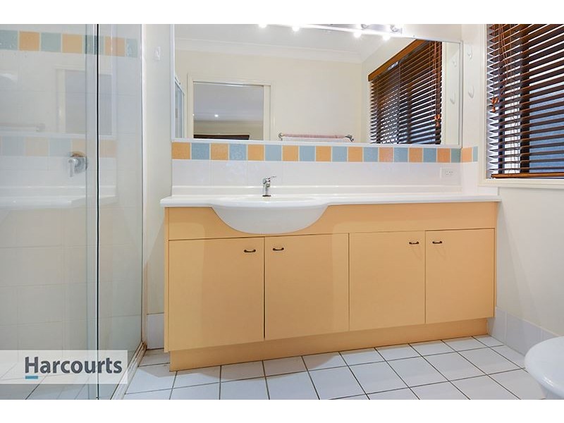 3 Davidson Close, Arana Hills QLD 4054