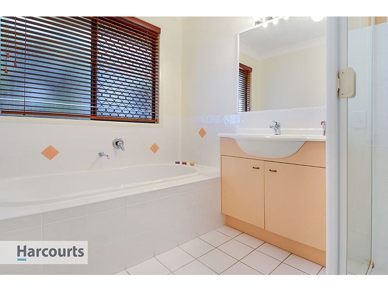 3 Davidson Close, Arana Hills QLD 4054