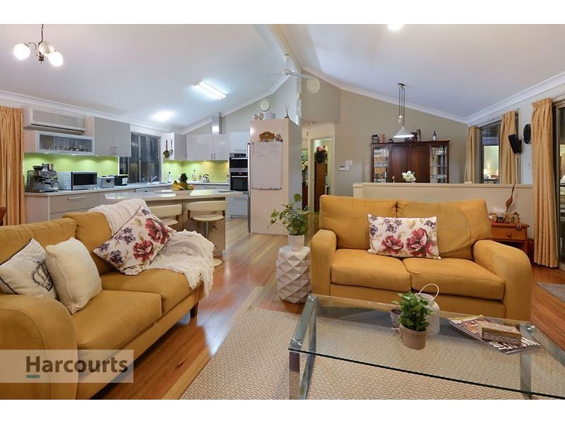 34 Montego Court, Eatons Hill QLD 4037