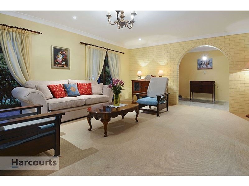 23 Kuringal Drive, Ferny Hills QLD 4055