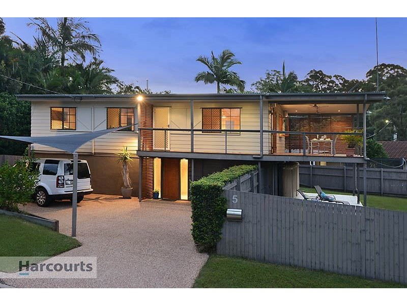 5 Caneby Street, Everton Hills QLD 4053