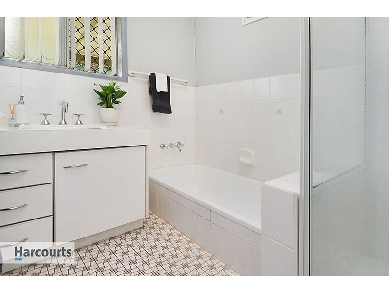 11 Kiama Crescent, Ferny Hills QLD 4055