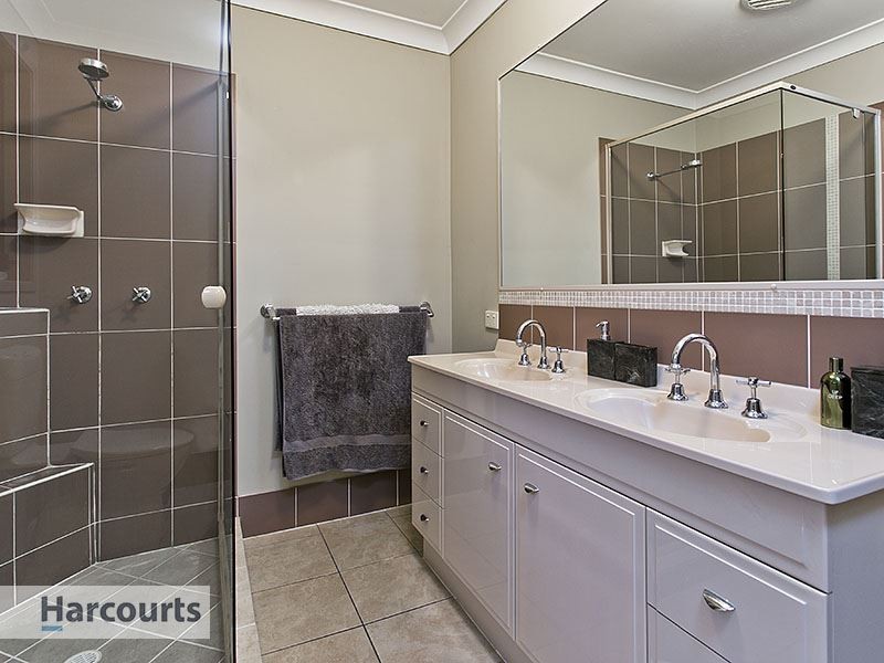 33 Ferndale Place, Upper Kedron QLD 4055