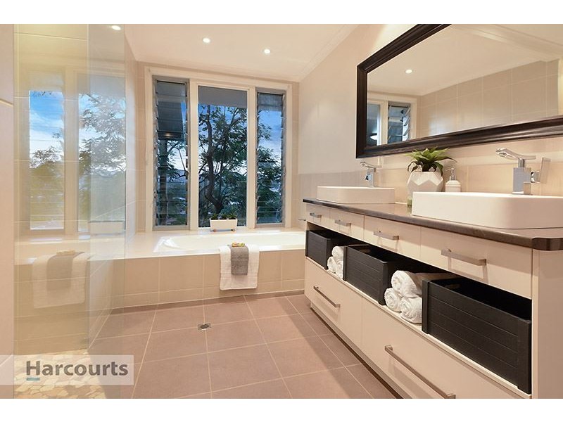 1058 South Pine Road, Everton Hills QLD 4053