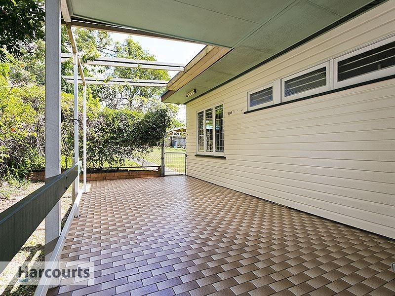 4 Alwyn Street, Stafford Heights QLD 4053