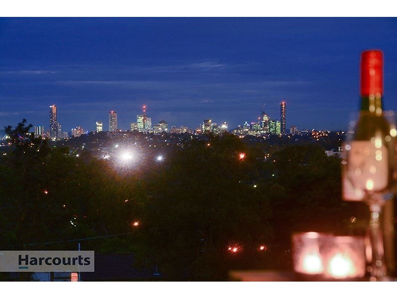 1042 South Pine Road, Everton Hills QLD 4053