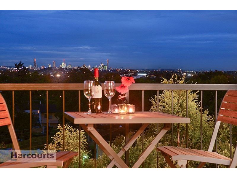 1042 South Pine Road, Everton Hills QLD 4053