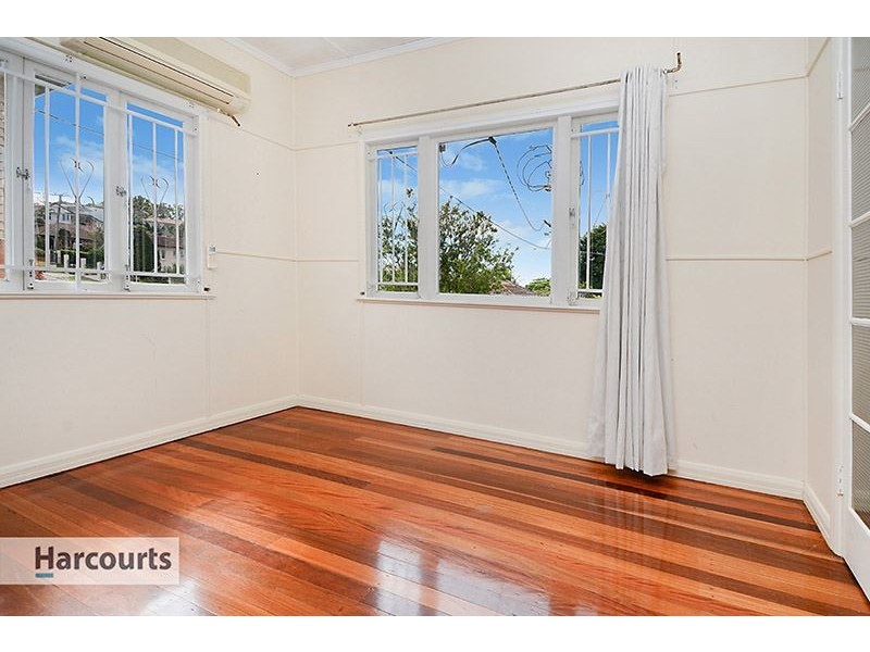 8 Barokee Street, Stafford QLD 4053