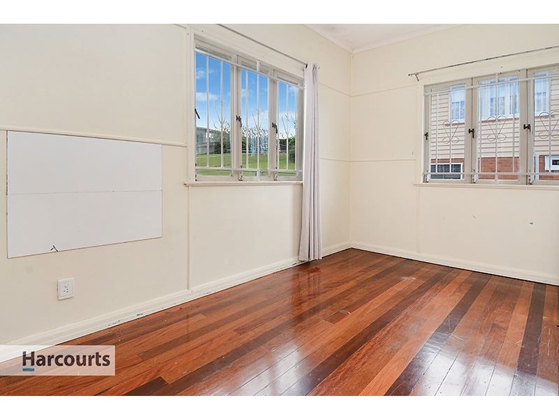 8 Barokee Street, Stafford QLD 4053