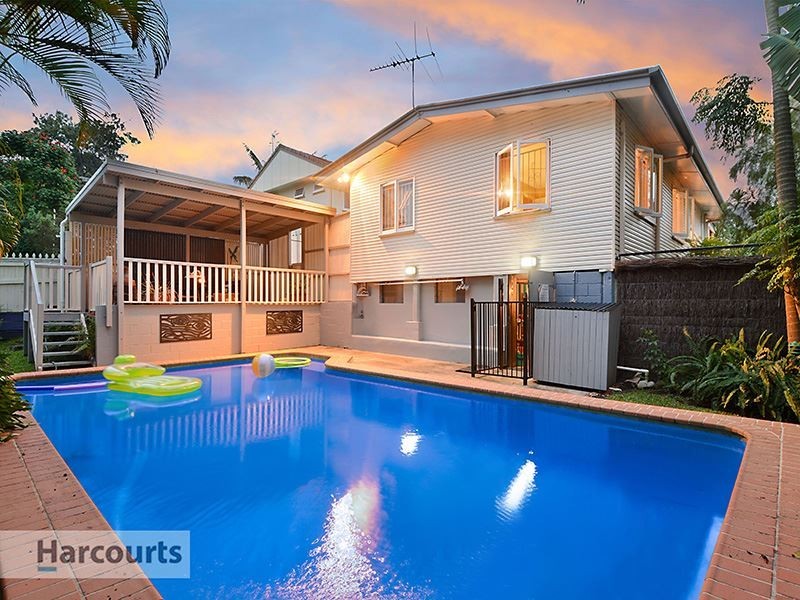15 Rutherford Street, Stafford Heights QLD 4053