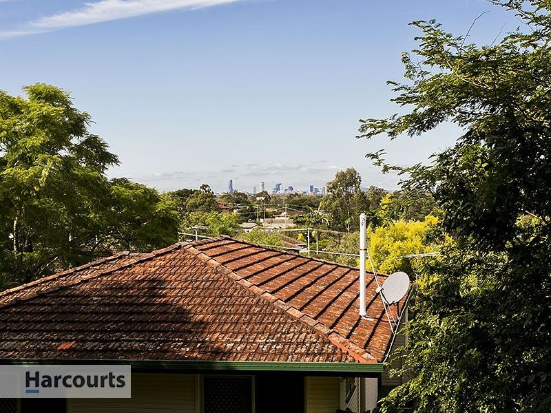 11 Bates Drive, Everton Hills QLD 4053