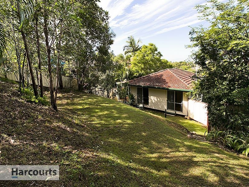 11 Bates Drive, Everton Hills QLD 4053