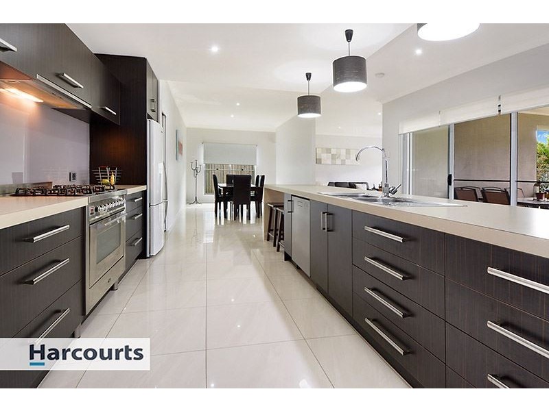 32 Rivergum Drive, Eatons Hill QLD 4037