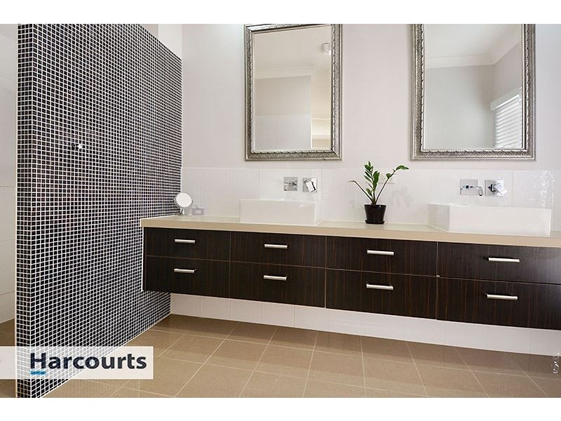 32 Rivergum Drive, Eatons Hill QLD 4037