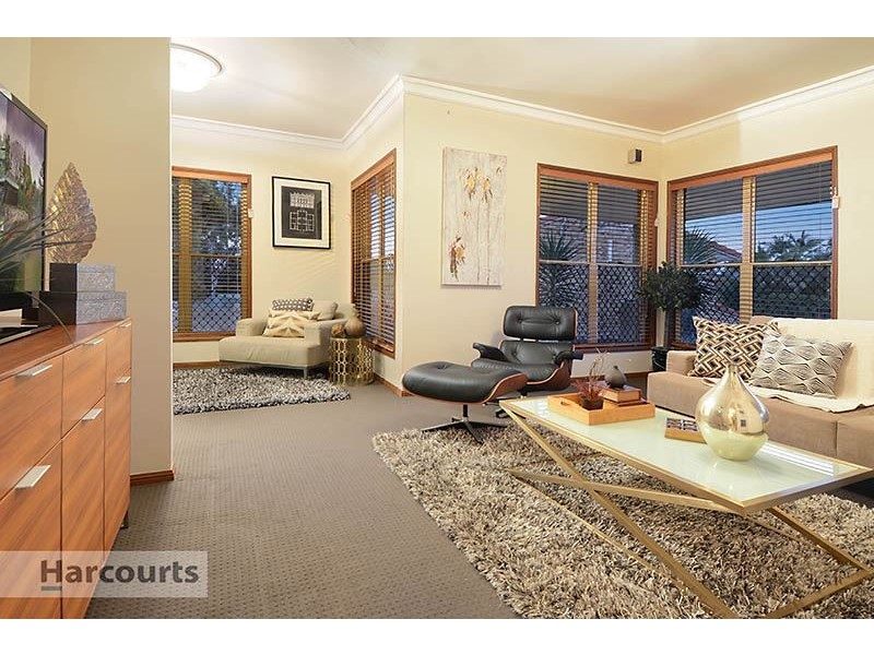 28 Oakmont Crescent, Albany Creek QLD 4035