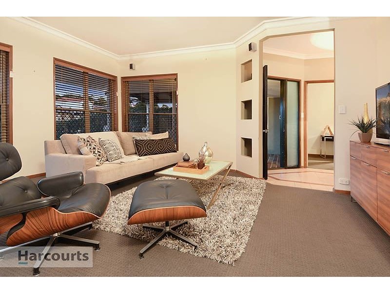 28 Oakmont Crescent, Albany Creek QLD 4035