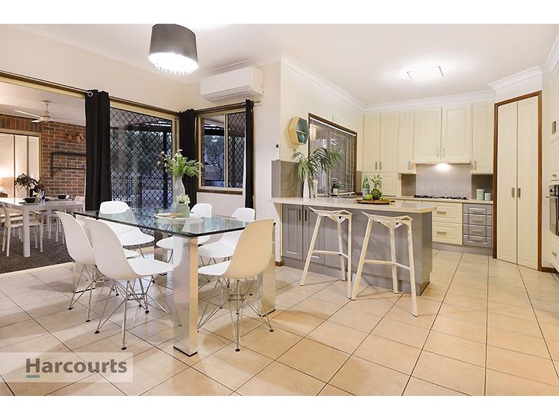 28 Oakmont Crescent, Albany Creek QLD 4035