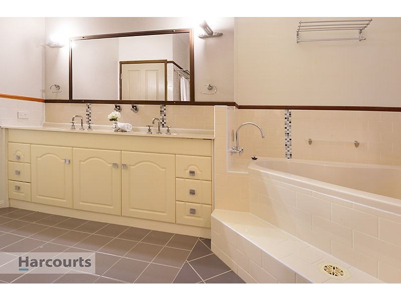 28 Oakmont Crescent, Albany Creek QLD 4035