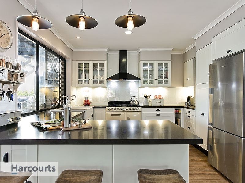 10 Woodgate Court, Ferny Hills QLD 4055