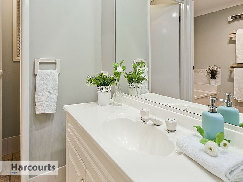 2 Thomas Place, Upper Kedron QLD 4055