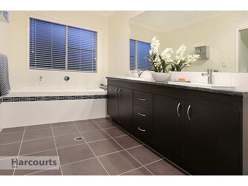 6 Colvillea Court, Everton Hills QLD 4053