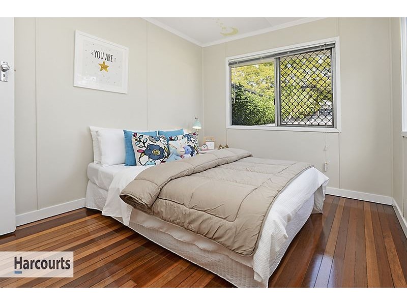 5 Malwood Street, Stafford Heights QLD 4053