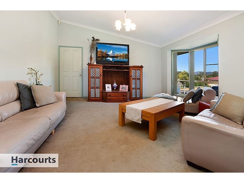 4 Fiddle Court, Arana Hills QLD 4054