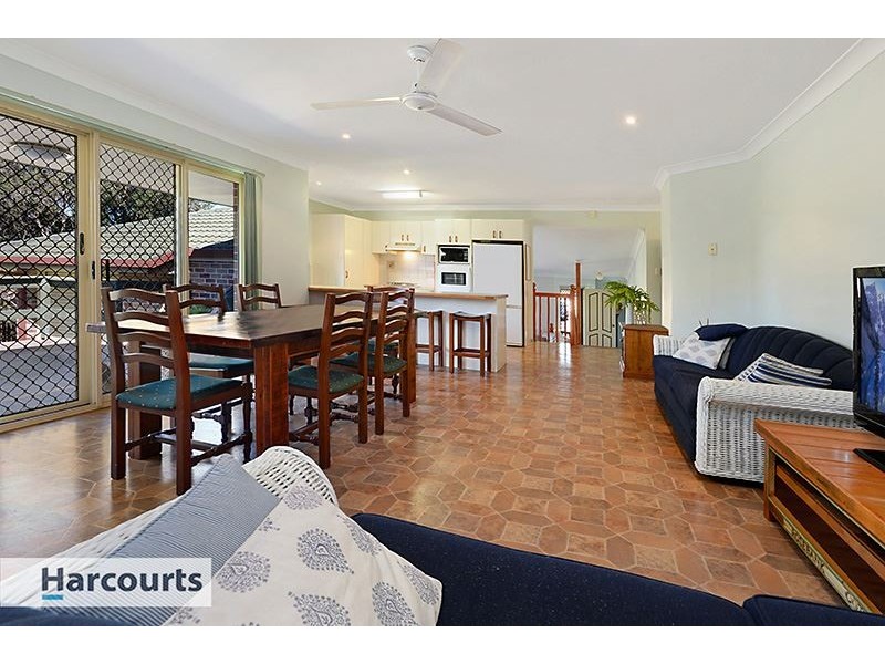 4 Fiddle Court, Arana Hills QLD 4054