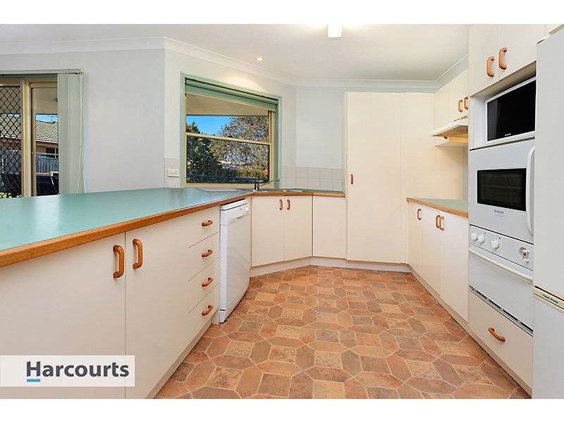 4 Fiddle Court, Arana Hills QLD 4054