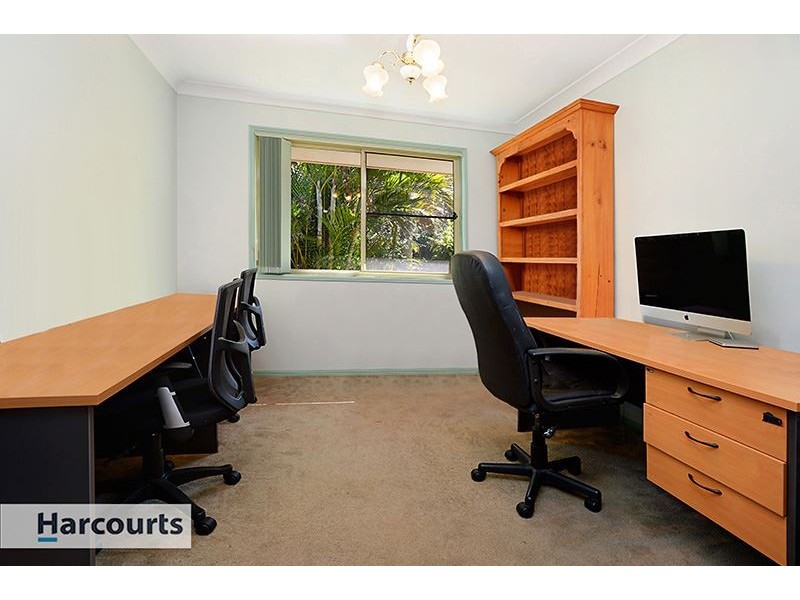 4 Fiddle Court, Arana Hills QLD 4054