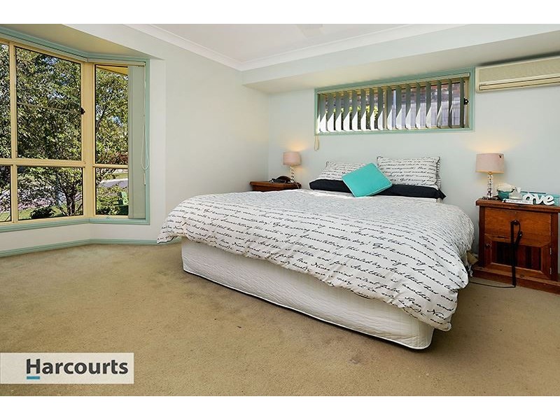 4 Fiddle Court, Arana Hills QLD 4054